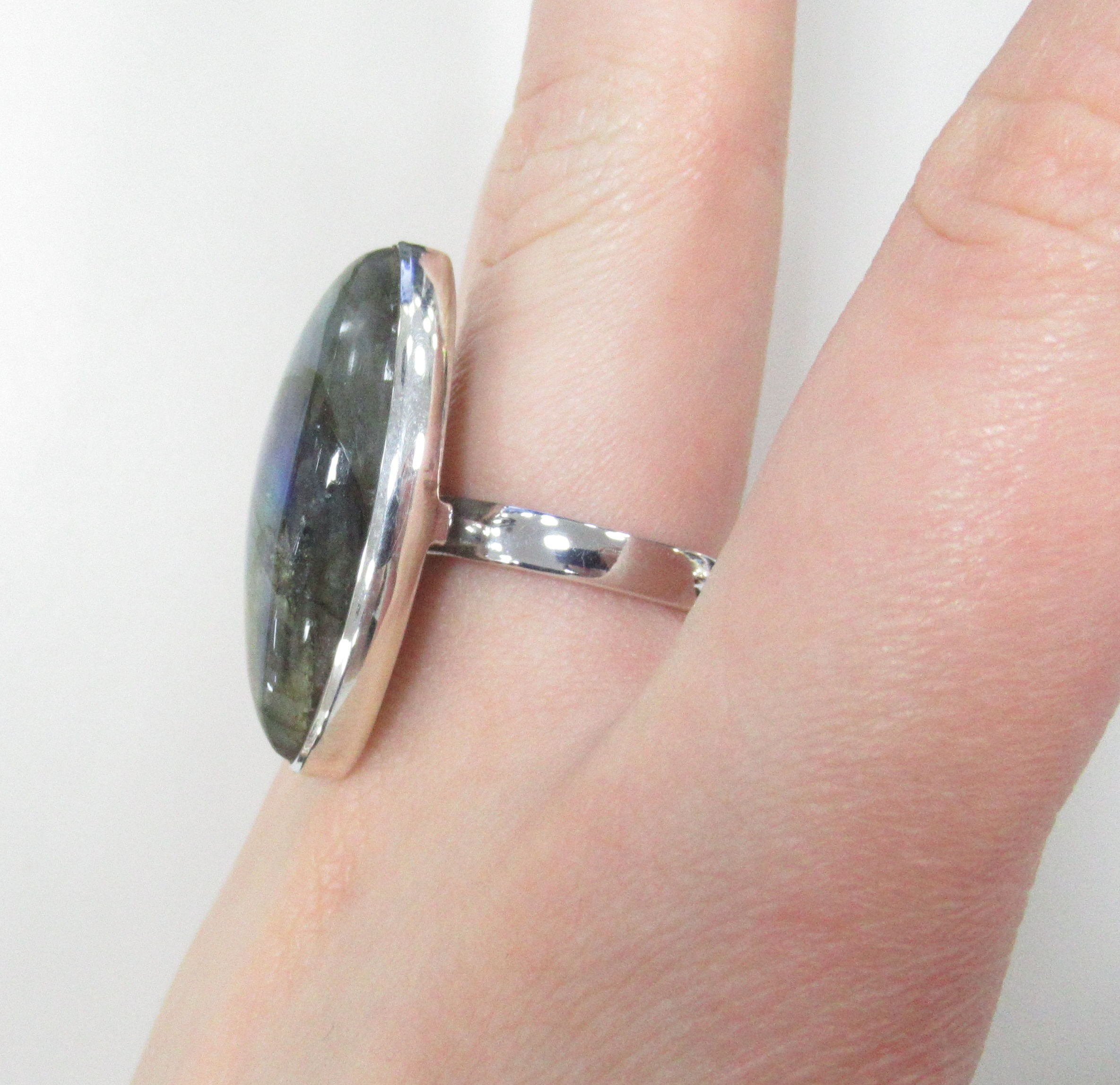 Серебряное кольцо 925 пробы; вставки 1 Лабрадорит 19,79ct;